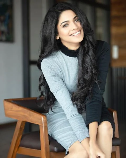 Pooja Sawant Biography In Marathi