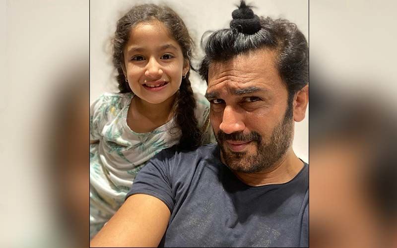 Sharad Kelkar with his Daughter 