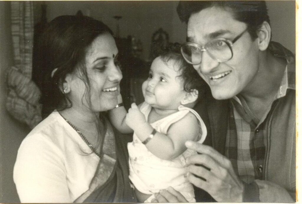 Parna Pethe With Her Parents 