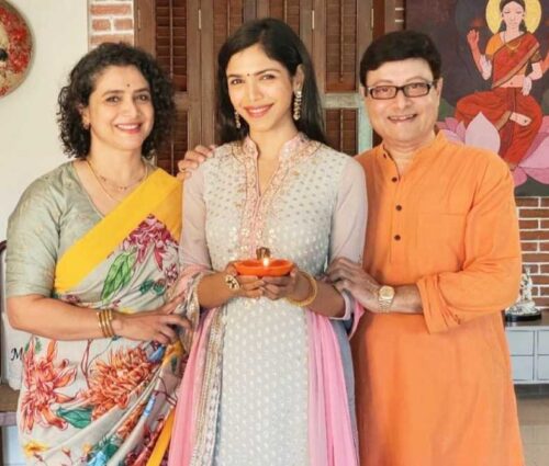 Supriya Pilgaonkar With Her Family