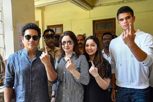 Sachin Tendulkar With His Family 