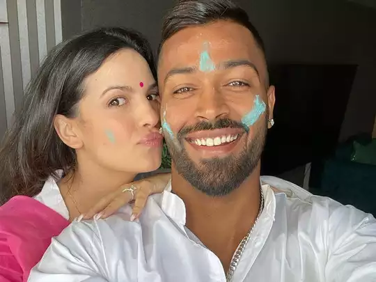 Hardik Pandya With His Wife 