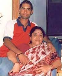 Dinesh Kartik With His Mother