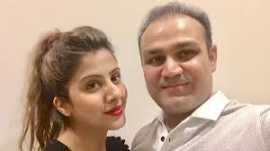 Virendra Sehvag wirh Her Wife Aarti Sehwag 