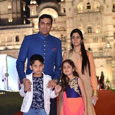 VVS Laxman with His Kids and Wife